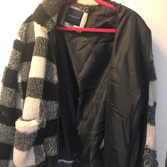 🐝 EUC American Eagle Fuzzy Jacket Size Medium - Picture 6 of 7